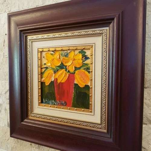 A BEAUTIFULLY FRAMED ORIGINAL SIGNED LYNETTE BARNARD OIL PAINTING WITH BOLD STRIKING COLOURS