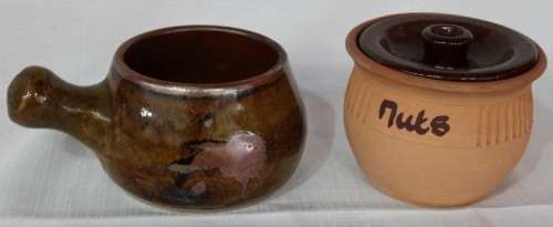 AN AWESOME VINTAGE BROWN STONEWARE GRAVY BOWL & NUTS JAR SET IN WONDERFUL CONDITION!!!