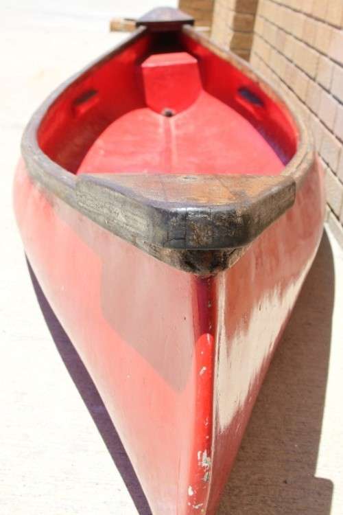 An incredible bright red rowing boat with a wooden oar in excellent condition | RS17
