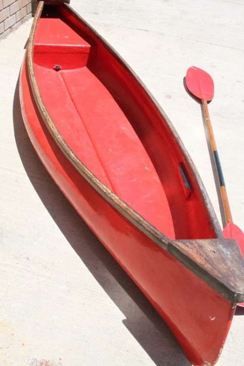 An incredible bright red rowing boat with a wooden oar in excellent condition | RS17