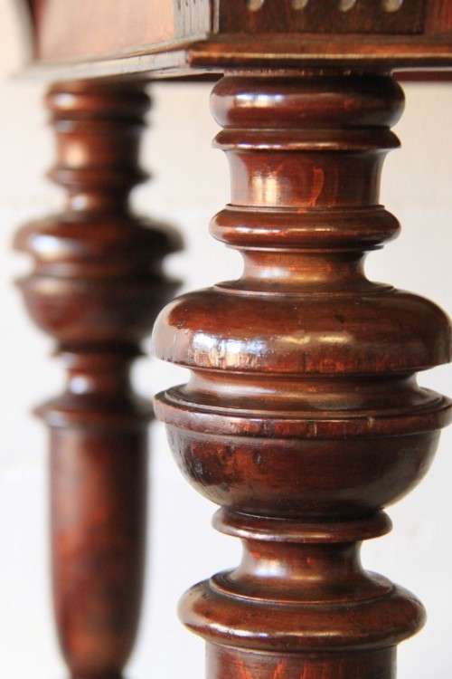 A superb antique 6 to 8 seater walnut extendable "monastery" table with "hidden" panels | RS17