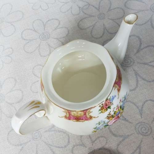A superb Royal Albert Fine Bone China "Lady Carlyle" collection Teapot in spectacular condition