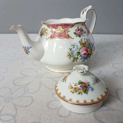 A superb Royal Albert Fine Bone China "Lady Carlyle" collection Teapot in spectacular condition