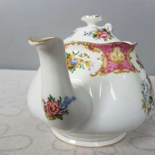 A superb Royal Albert Fine Bone China "Lady Carlyle" collection Teapot in spectacular condition