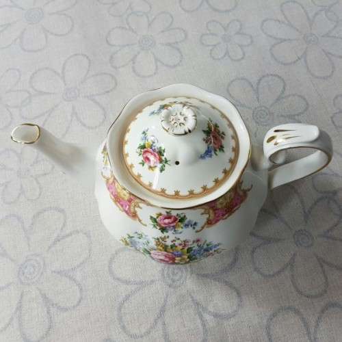 A superb Royal Albert Fine Bone China "Lady Carlyle" collection Teapot in spectacular condition