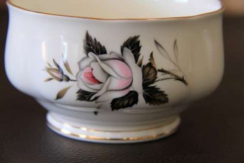 A stunning Royal Albert "Queen's Messenger" series fine bone china milk jug & sugar bowl set