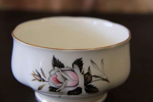 A stunning Royal Albert "Queen's Messenger" series fine bone china milk jug & sugar bowl set