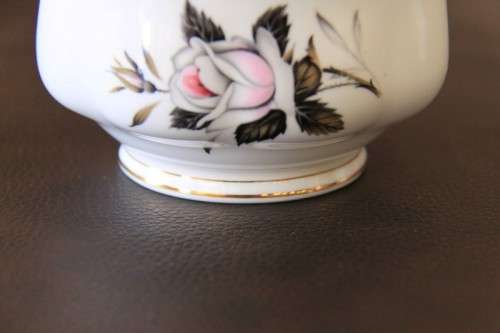 A stunning Royal Albert "Queen's Messenger" series fine bone china milk jug & sugar bowl set