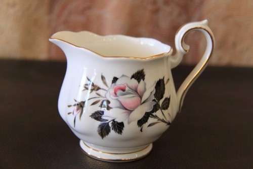 A stunning Royal Albert "Queen's Messenger" series fine bone china milk jug & sugar bowl set