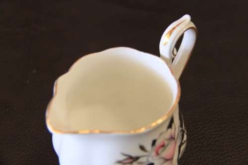 A stunning Royal Albert "Queen's Messenger" series fine bone china milk jug & sugar bowl set