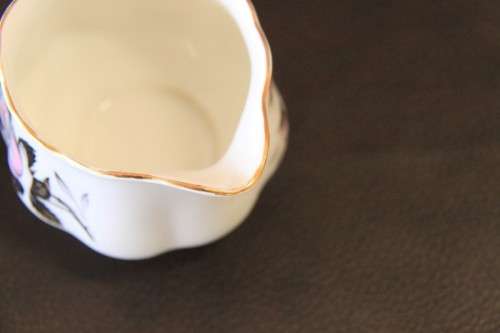 A stunning Royal Albert "Queen's Messenger" series fine bone china milk jug & sugar bowl set