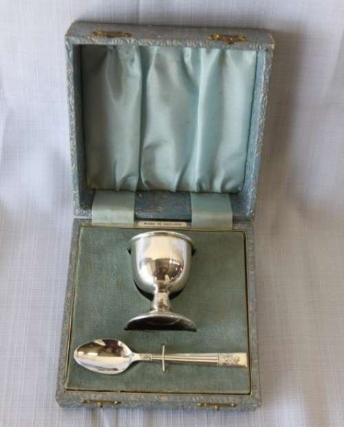 An exquisite vintage (c1950's) ''Angora'' silver plated "breakfast" egg serving set in its box