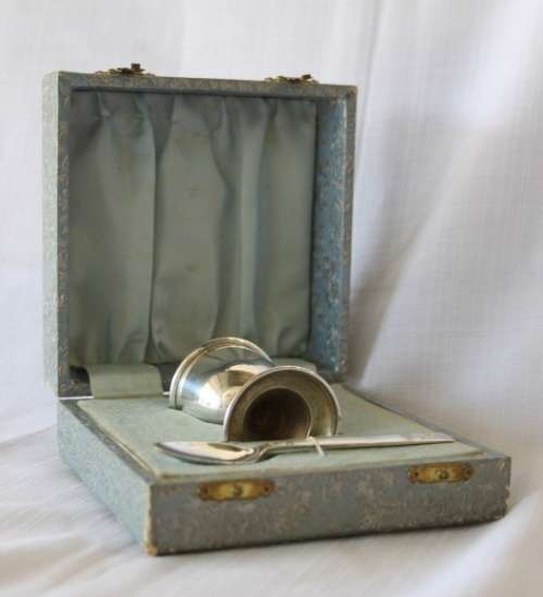 An exquisite vintage (c1950's) ''Angora'' silver plated "breakfast" egg serving set in its box