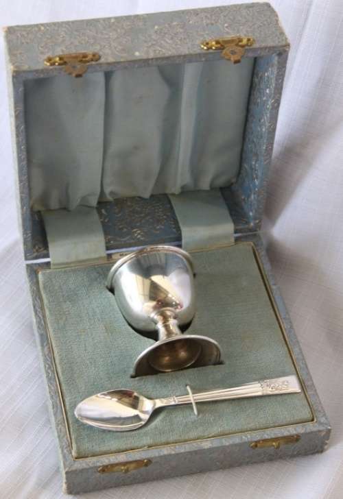 An exquisite vintage (c1950's) ''Angora'' silver plated "breakfast" egg serving set in its box