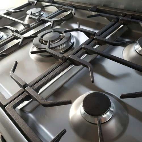An incredible (Black) SMEG 90cm 5-burner gas stove with an electric oven in great condition
