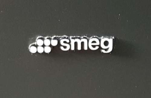 An incredible (Black) SMEG 90cm 5-burner gas stove with an electric oven in great condition