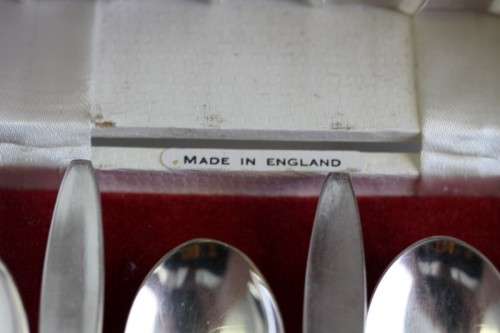 A beautiful boxed set of six English made "Angora" EPNS silver plated tea spoons