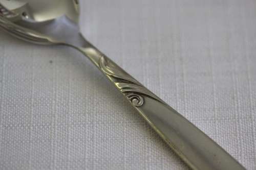A beautiful boxed set of six English made "Angora" EPNS silver plated tea spoons