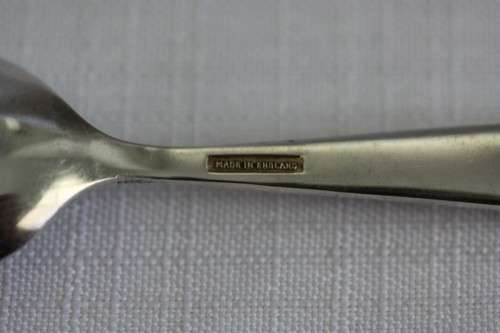 A beautiful boxed set of six English made "Angora" EPNS silver plated tea spoons