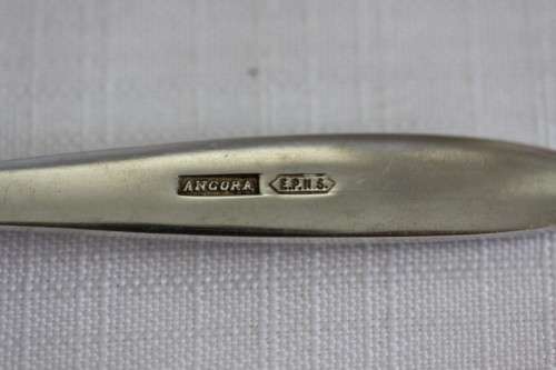 A beautiful boxed set of six English made "Angora" EPNS silver plated tea spoons