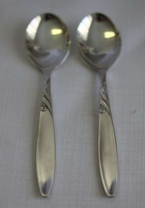 A beautiful boxed set of six English made "Angora" EPNS silver plated tea spoons