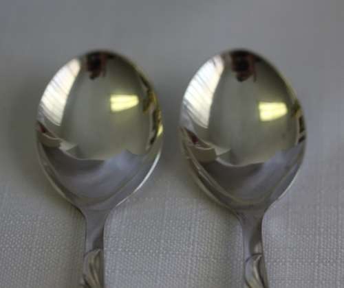 A beautiful boxed set of six English made "Angora" EPNS silver plated tea spoons