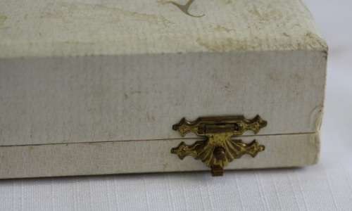 A beautiful boxed set of six English made "Angora" EPNS silver plated tea spoons