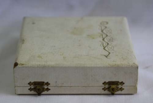 A beautiful boxed set of six English made "Angora" EPNS silver plated tea spoons