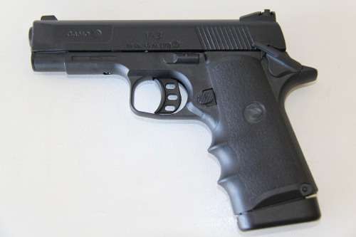 An awesome ''Gamo V-3'' semi-automatic 4.5 calibre air pistol with clip in great condition!!!