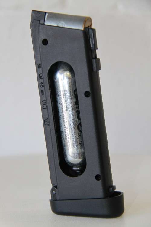 An awesome ''Gamo V-3'' semi-automatic 4.5 calibre air pistol with clip in great condition!!!