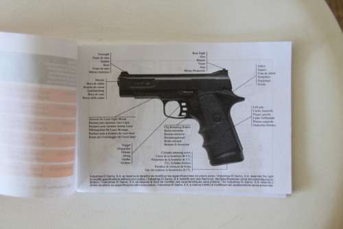An awesome ''Gamo V-3'' semi-automatic 4.5 calibre air pistol with clip in great condition!!!