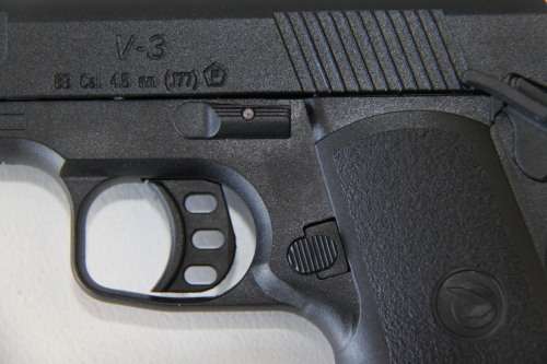 An awesome ''Gamo V-3'' semi-automatic 4.5 calibre air pistol with clip in great condition!!!
