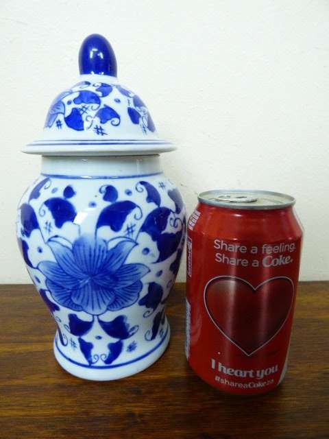 An exquisite hand painted "blue and white" Ming dynasty type porcelain ginger jar with a lid