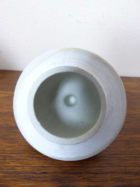 An exquisite hand painted "blue and white" Ming dynasty type porcelain ginger jar with a lid