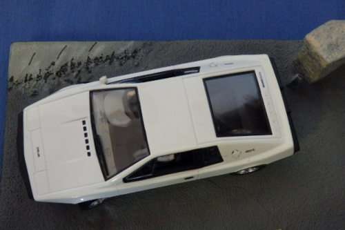 James Bond 007 "Lotus Esprit'' die cast model car from the movie "The spy who loved me''