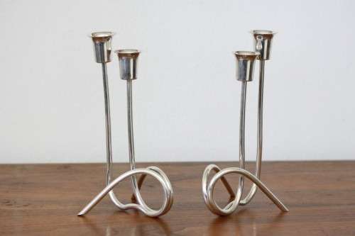 Two beautiful "modern" styled silver plated candle holders with an elegant design - bid/holder