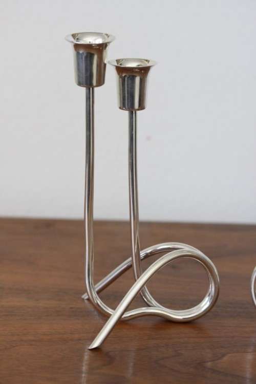 Two beautiful "modern" styled silver plated candle holders with an elegant design - bid/holder