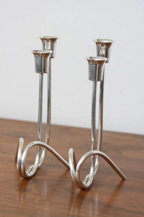 Two beautiful "modern" styled silver plated candle holders with an elegant design - bid/holder