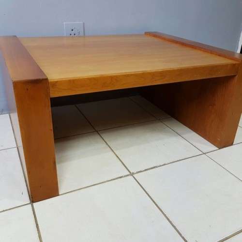 A stylish modern Cherry wood occasional/ coffee table = stylish modern top-end furniture!!!