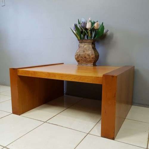 A stylish modern Cherry wood occasional/ coffee table = stylish modern top-end furniture!!!