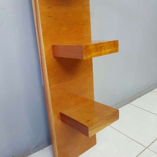 A beautiful, stylish and modern 5-shelf Cherry wood wall display shelf in wonderful condition