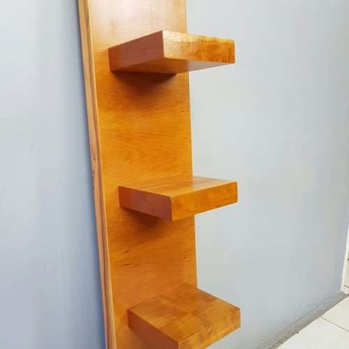 A beautiful, stylish and modern 5-shelf Cherry wood wall display shelf in wonderful condition