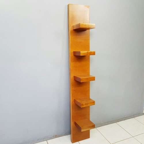 A beautiful, stylish and modern 5-shelf Cherry wood wall display shelf in wonderful condition
