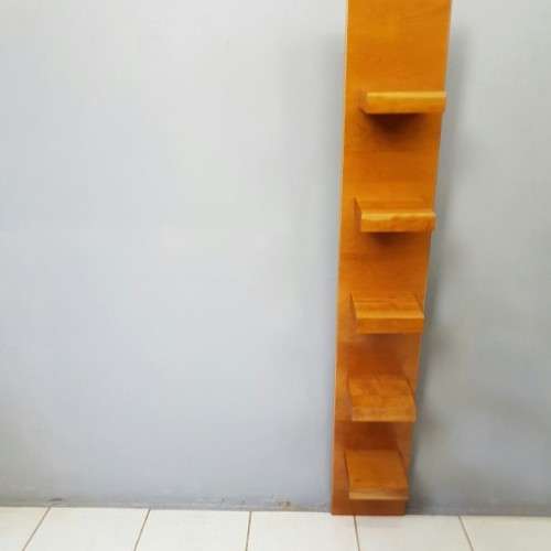 A beautiful, stylish and modern 5-shelf Cherry wood wall display shelf in wonderful condition