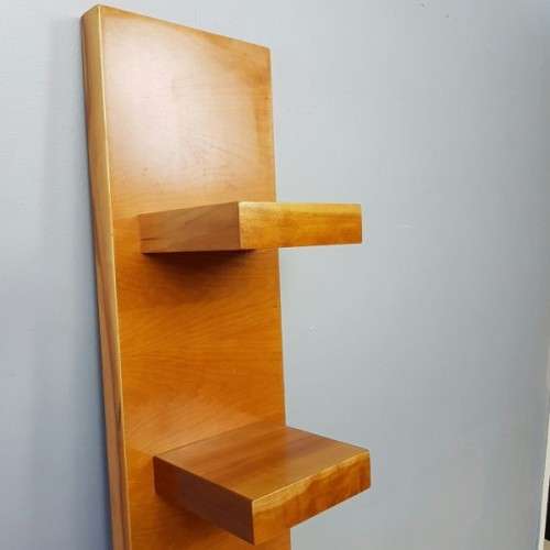 A beautiful, stylish and modern 5-shelf Cherry wood wall display shelf in wonderful condition