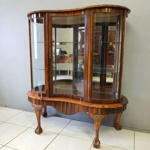 A beautiful antique curved glass ball & claw showcase w/ shelves, all glass intact!!! Exquisite!!!