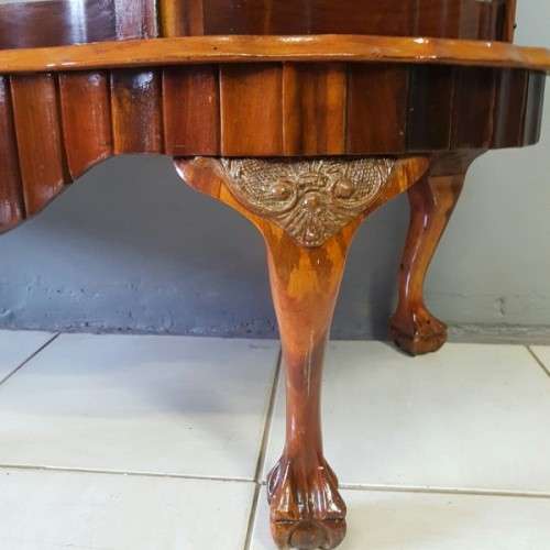 A beautiful antique curved glass ball & claw showcase w/ shelves, all glass intact!!! Exquisite!!!