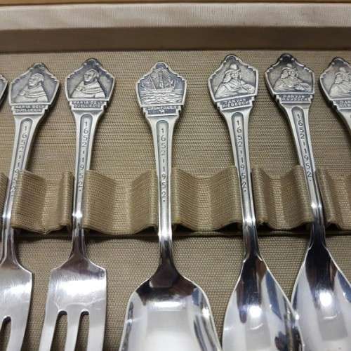 A spectacular rare Dutch Sola 90 boxed set of six EPNS teaspoons, six cake forks & sugar spoon