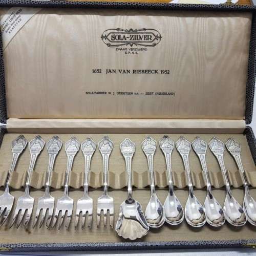 A spectacular rare Dutch Sola 90 boxed set of six EPNS teaspoons, six cake forks & sugar spoon
