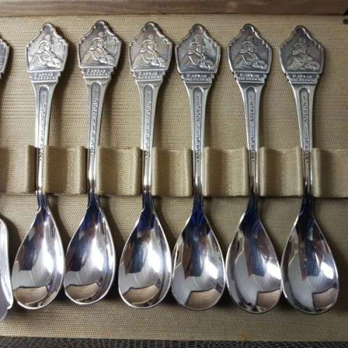 A spectacular rare Dutch Sola 90 boxed set of six EPNS teaspoons, six cake forks & sugar spoon